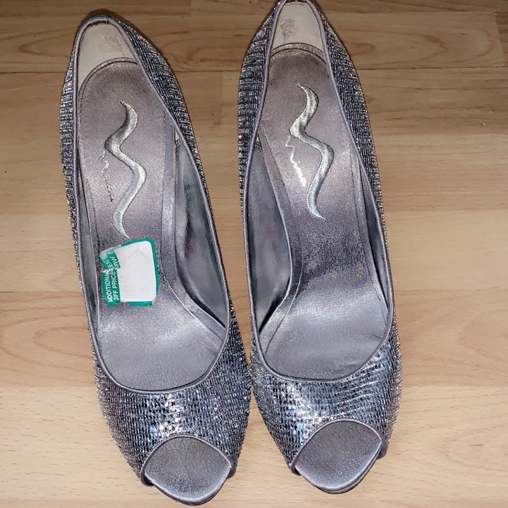 Nina women’s silver glitter heels